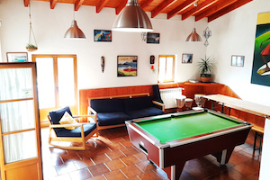 Surfcamp in Algarve pool table