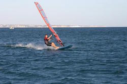 men-windsurfing-algarve-kitesurf-camp